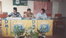 Sebelah kiri sahabat (alm) drs. H. Lalu misban ketum PMII Mataram yg pertama, tengah sahabat marinah hardy dan Drs. H. Jamaluddin, SH., M.Si, saat LKM Drs. Jamaluddin. SH., M.Si (Istimewa/ PMII Mataram)Sebelah kiri sahabat (alm) drs. H. Lalu misban ketum PMII Mataram yg pertama, tengah sahabat marinah hardy dan Drs. H. Jamaluddin, SH., M.Si, saat LKM Drs. Jamaluddin. SH., M.Si (Istimewa/ PMII Mataram)